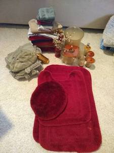 lot 109 image: Red, Grey & Sage Bathroom Lot