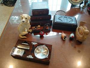 lot 181 image: Office Decor & Pen Set