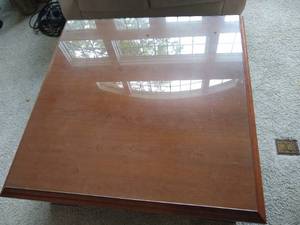 lot 169 image: Giant Glass Top Coffee Table