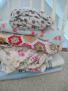 lot 136 image: Vintage Bedding Lot