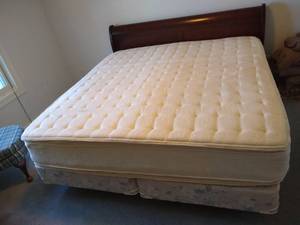 lot 52 image: Dark Wood King Bed