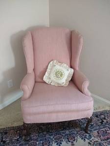 lot 92 image: Vintage Pink Chair