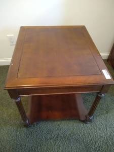 lot 121 image: End Table