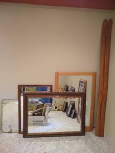 lot 20 image: Mirror Lot with Wood Skis