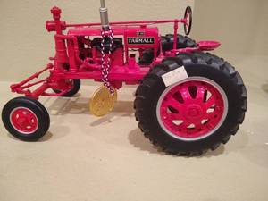 lot 180 image: McCormick Farmall F-20 Die-Cast Tractor wMedal