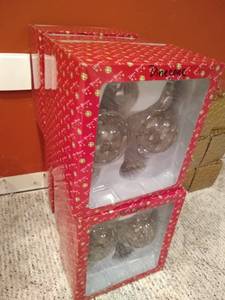 lot 26 image: Dillards Trimmings Christmas Pinecone Ornaments