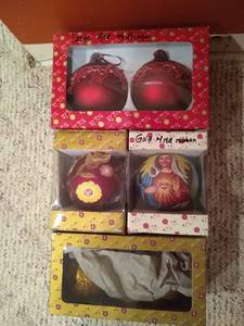 lot 15 image: Dillards Trimmings Christmas Ornaments (6)