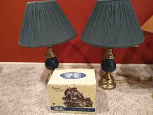 lot 164 image: Set of Green Lamps & Bear Fountain