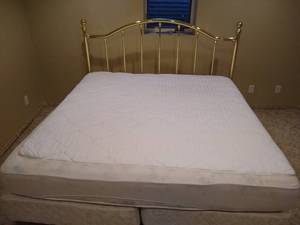 lot 139 image: Brass King Bed