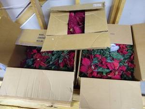 lot 202 image: Poinsettia Garland & Picks