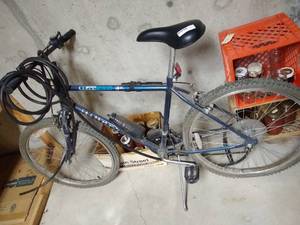 lot 197 image: Huffy Bike