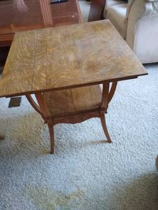 lot 37 image: Antique Table w Beautiful Details