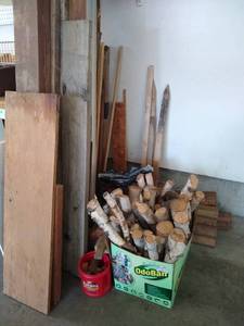lot 212 image: Giant Wood Lot