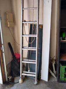 lot 235 image: 17 Extension Ladder