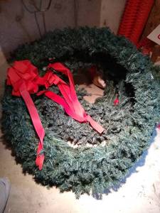 lot 260 image: Giant Christmas Wreaths