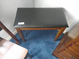 lot 78 image: Guest Room Chair, Bench & Luggage Rack