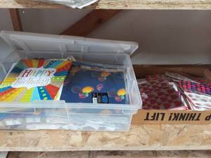 Tote Bin With Lid Gift Wrap, Gift Bags, Stickers