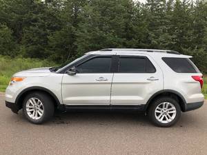2011 Ford Explorer XLT - 4x4 - KANSAS Vehicle