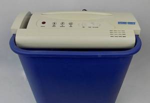 (Used - Tested - Works as it should) Secure-Shred Paper Shredder