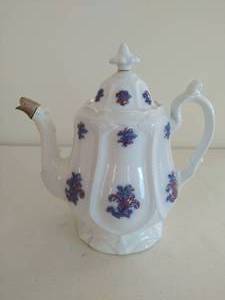 lot 70 image: Makedo Teapot