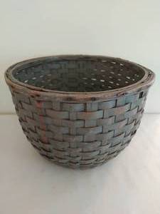 lot 67 image: Large Round Vintage Basket