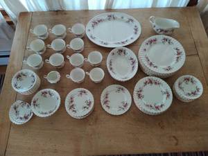 lot 73 image: Huge Collection of Royal Albert Bone China