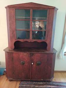 lot 1 image: Antique Hutch Cabinet