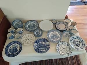 lot 78 image: Huge Collection of Blue and White China