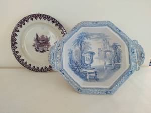 lot 81 image: Two Ceramic Pieces