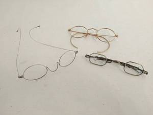 lot 86 image: Collection of Three Antique Spectacle Glasses