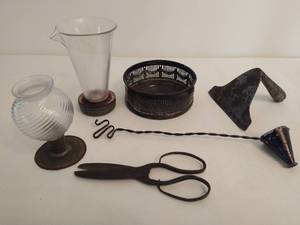 lot 88 image: Collection of Six Vintage Items