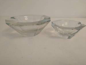 lot 89 image: Two Vintage Ashtrays