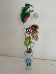 lot 326 image: Collection of Vintage Hat Pins