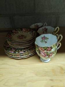 lot 411 image: Queen Anne China