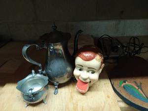 lot 432 image: Misc. antique items