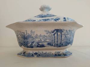 lot 51 image: Blue and White Covered Vegetable Bowl by Morea