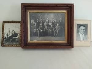 lot 64 image: Collection of Vintage Photos