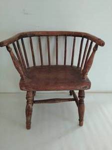 lot 26 image: Antique Wood Childs Chair