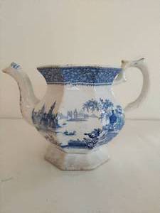 lot 33 image: Flow Blue Style Teapot