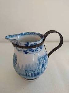 lot 41 image: Small Blue and White Makedo Creamer