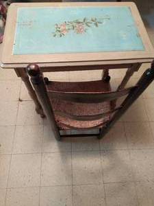 lot 319 image: Table & Chair