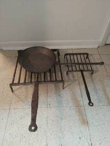 lot 322 image: Three Piece Of Vintage Cookware