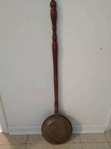 lot 323 image: Vintage bed warmer
