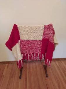 lot 330 image: Quilt Stand with Knitted Blanket