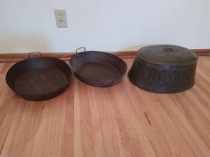 lot 336 image: 3 Antique Metal Cookware Pan items