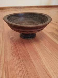 lot 352 image: Old Primitive Centerpiece