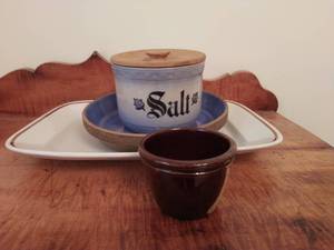 lot 357 image: Collection of Ceramic items