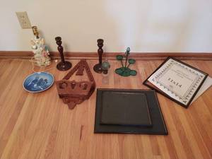 lot 361 image: Collection of Dcor items