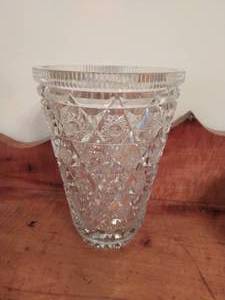 lot 381 image: Crystal Vase