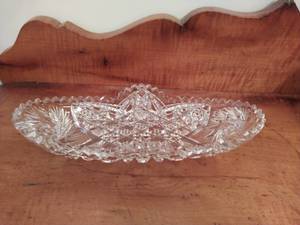 lot 382 image: Crystal Relish Dish Nappy